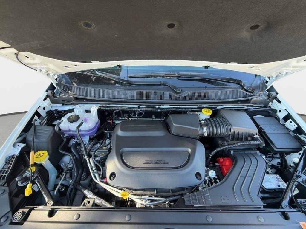 New 2026 Chrysler Pacifica Limited w/ Uconnect Theater Family Group FWD image 35