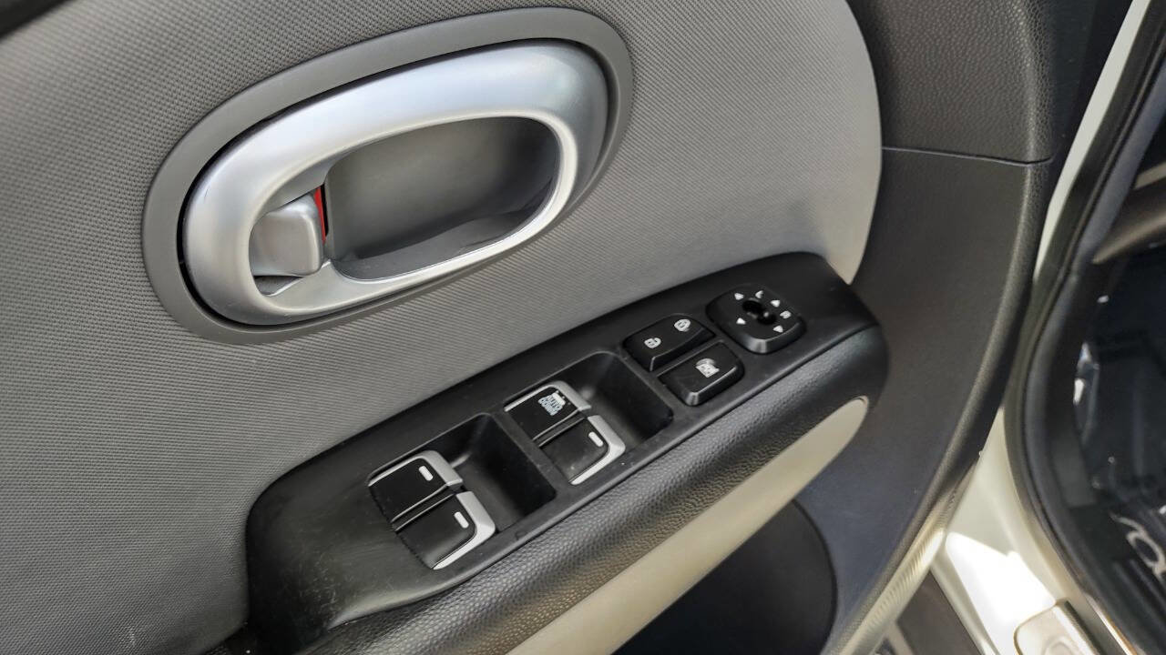 Used 2017 Kia Soul w/ Convenience Package image 11