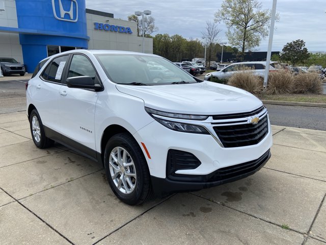 Used 2023 Chevrolet Equinox LS image 2