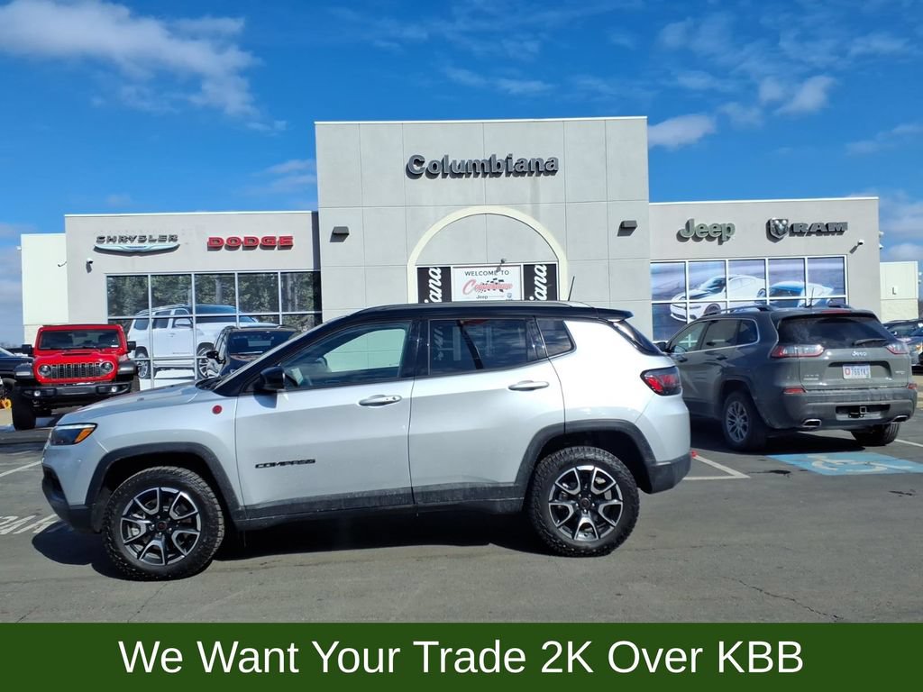 Used 2025 Jeep Compass Trailhawk w/ Trailhawk Elite Group AWD/4WD image 1