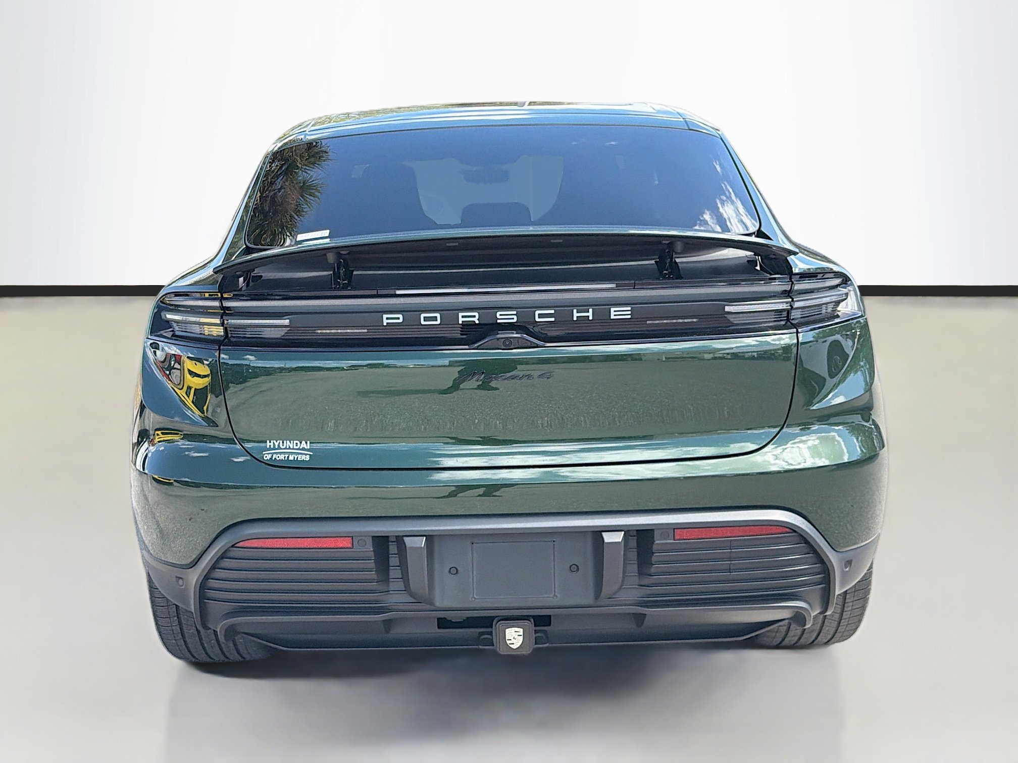 Used 2024 Porsche Macan 4 Electric image 4