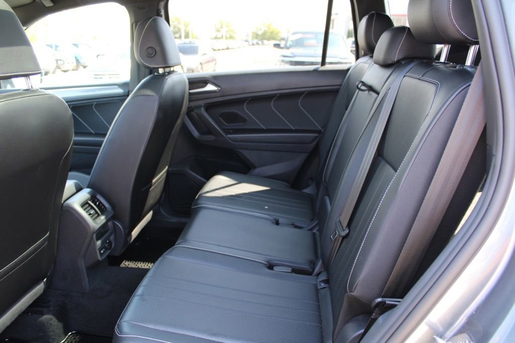 Used 2022 Volkswagen Tiguan SE R-Line image 26