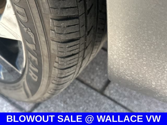 Certified 2023 Volkswagen Taos SE w/ Panoramic Sunroof Package FWD image 13