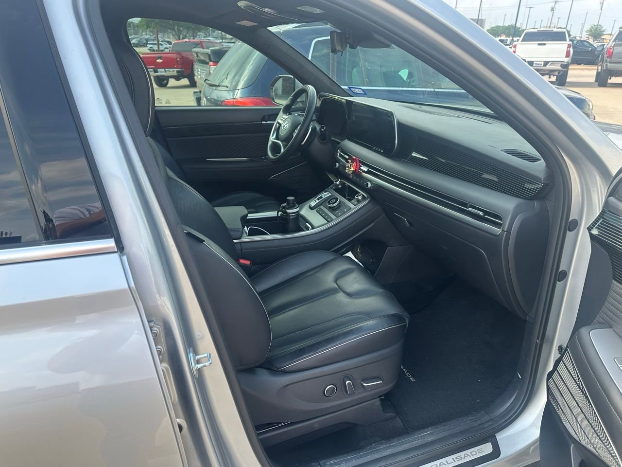 Used 2023 Hyundai Palisade Calligraphy w/ Cargo Package image 3