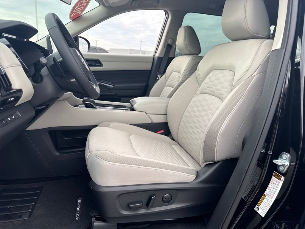 New 2025 Nissan Pathfinder SV image 15