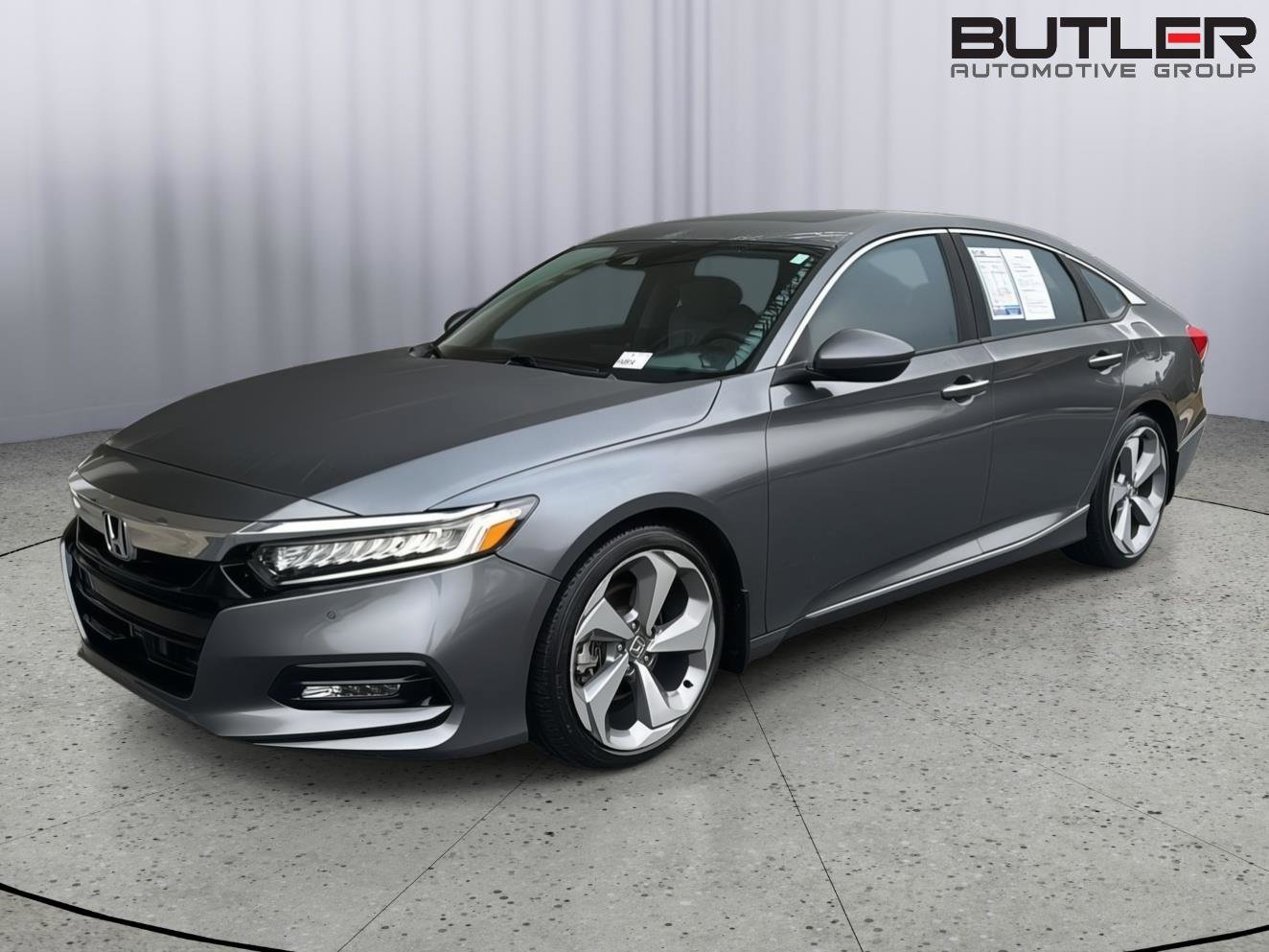 Used 2018 Honda Accord Touring image 2