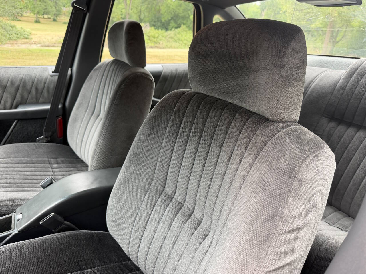 Used 1993 Pontiac Grand Prix LE FWD image 10