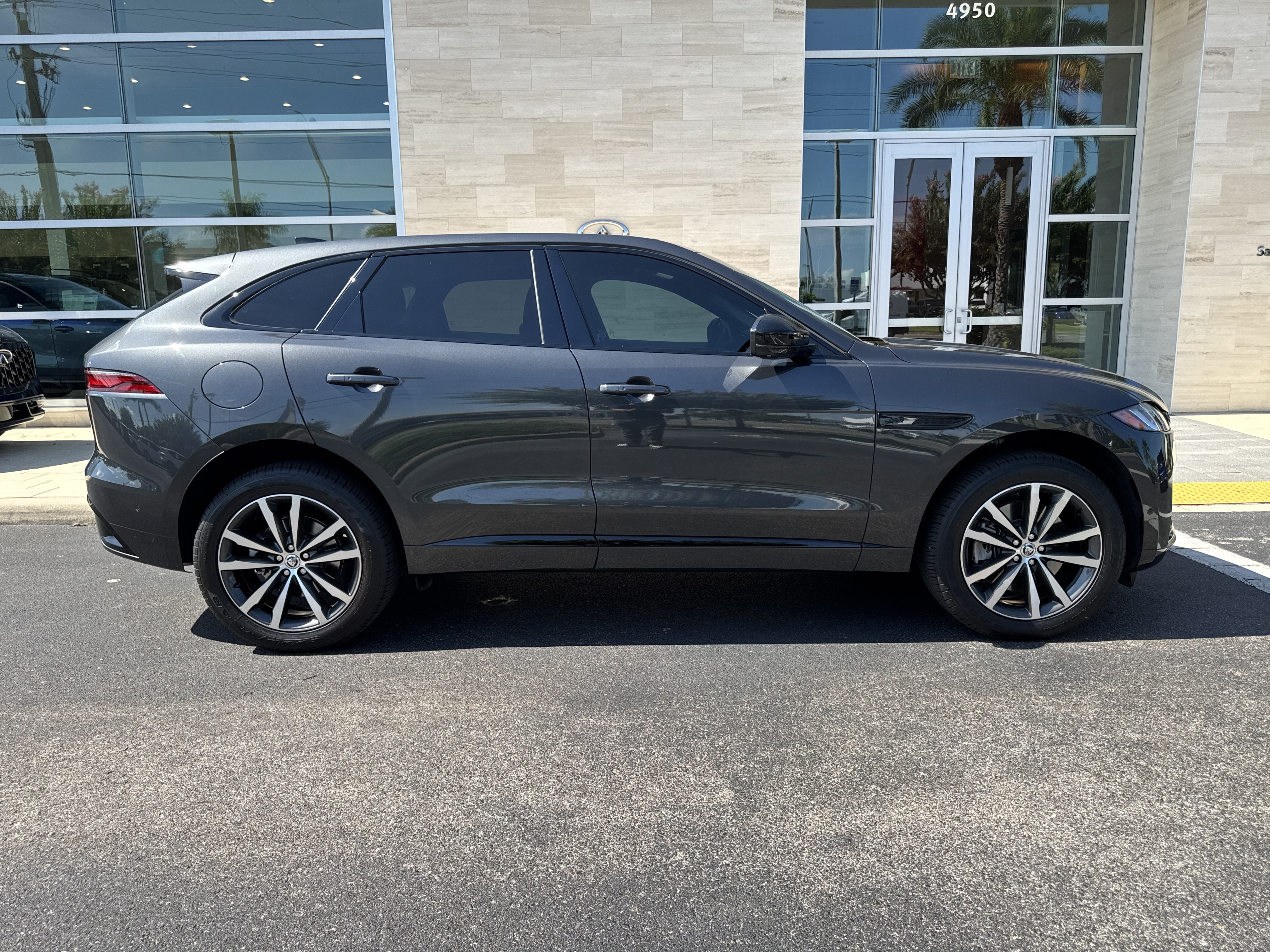 Used 2026 Jaguar F-PACE R-Dynamic S AWD/4WD image 3