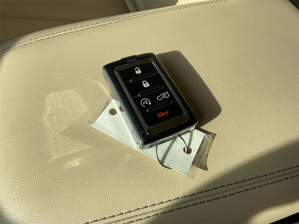 Used 2022 Jeep Grand Cherokee Limited image 39