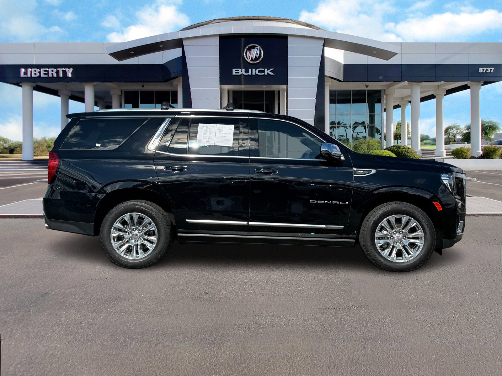 Used 2023 GMC Yukon Denali image 2