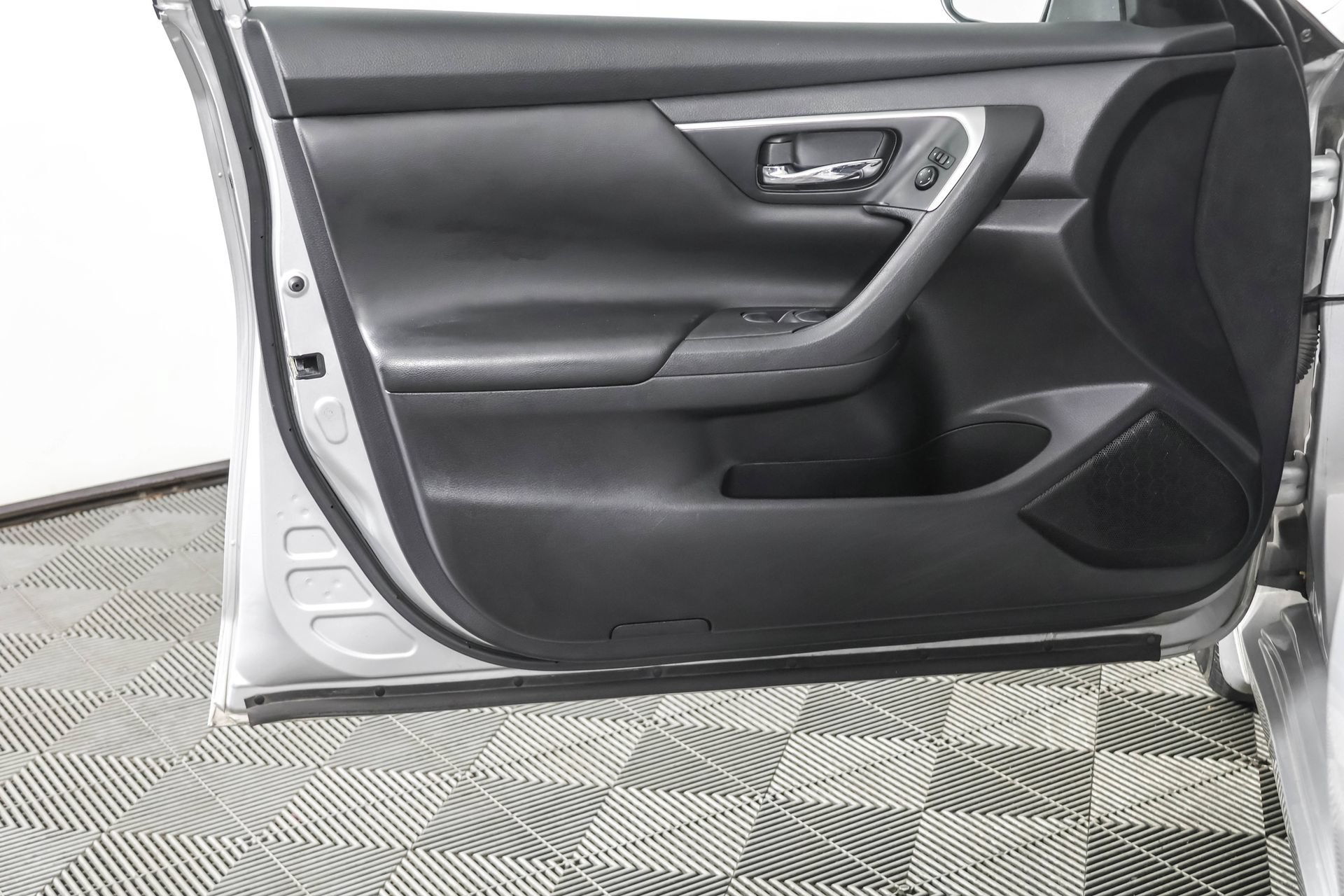 Used 2017 Nissan Altima 2.5 S w/ Power Driver Seat Package FWD image 32