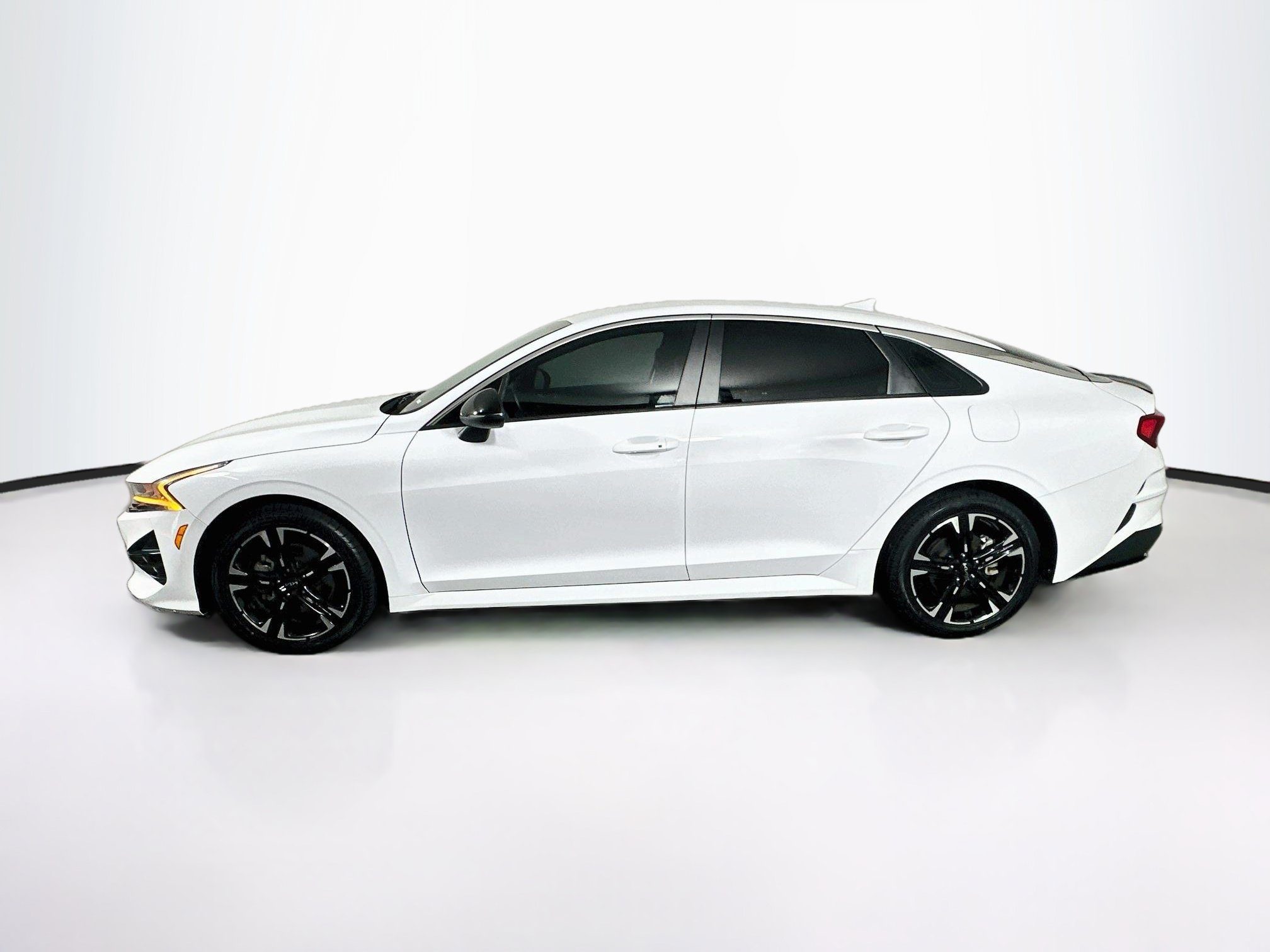 Used 2024 Kia K5 GT-Line w/ GT-Line Premium Package FWD image 4