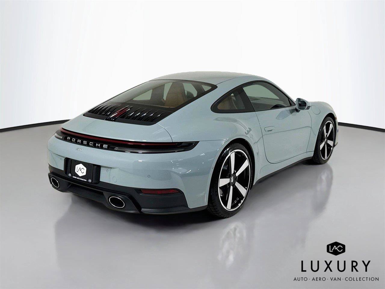 Used 2025 Porsche 911 Carrera RWD image 5