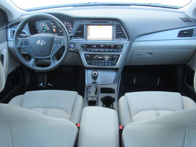 Used 2017 Hyundai Sonata Plug-In Hybrid image 3