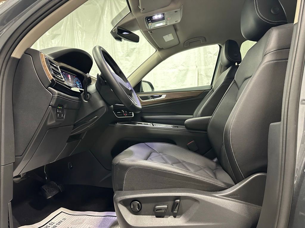 Used 2025 Volkswagen Atlas SE image 14