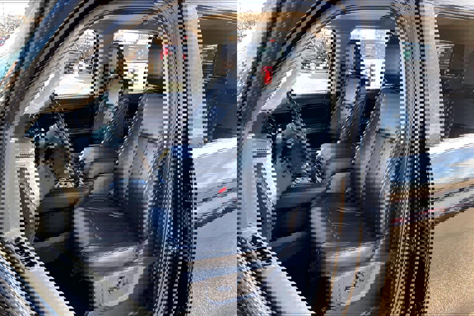 Used 2024 Ford Expedition Max XLT image 7