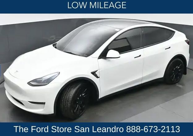 Used 2022 Tesla Model Y Long Range AWD/4WD image 3