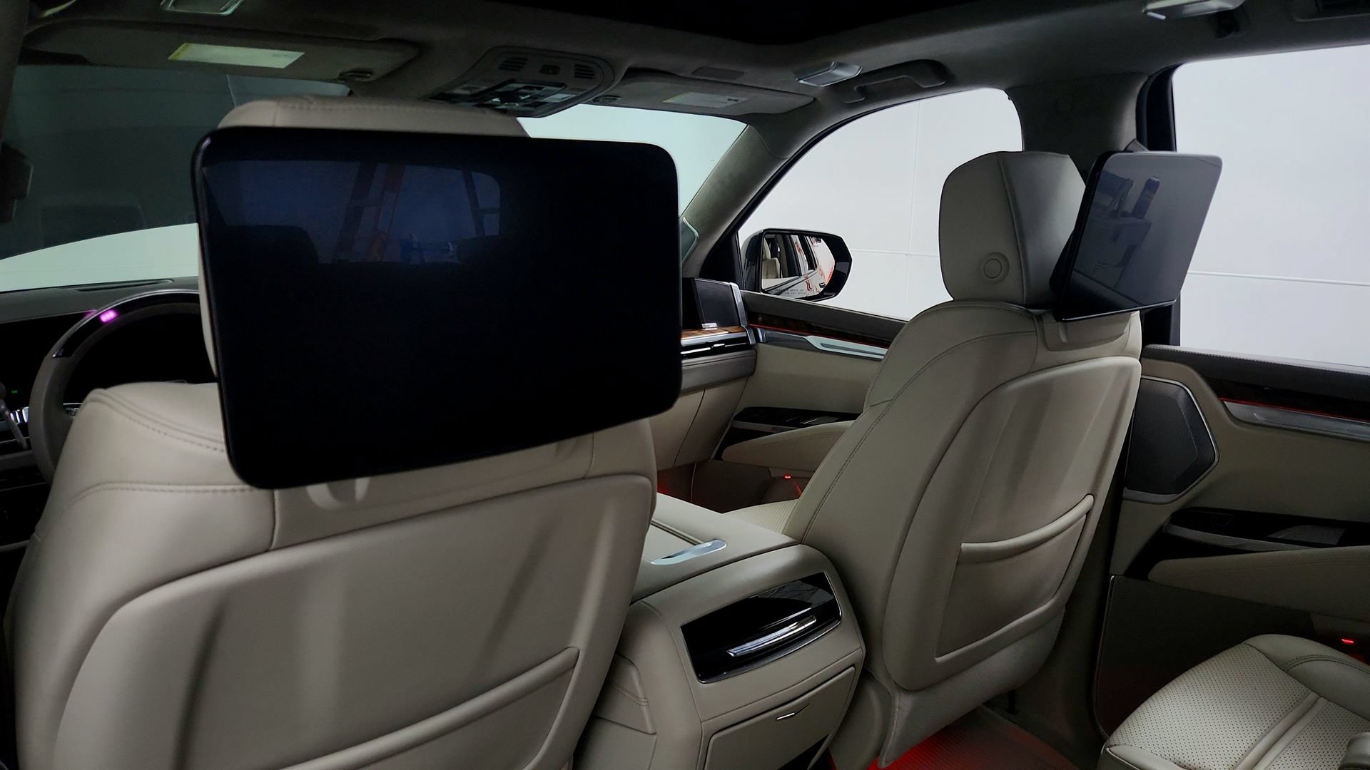 Used 2025 Cadillac Escalade Sport Platinum w/ LPO, ONYX Package AWD/4WD image 25