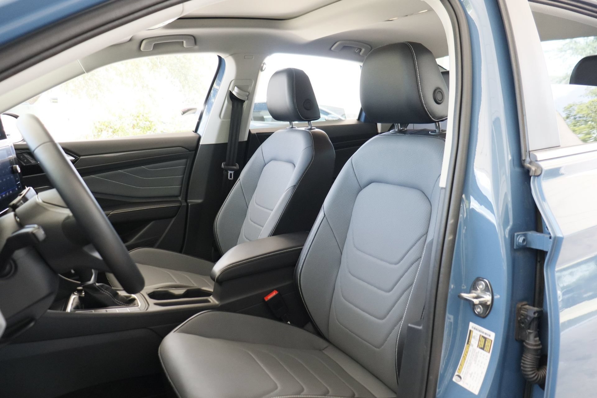 Certified 2026 Volkswagen Jetta SEL FWD image 10