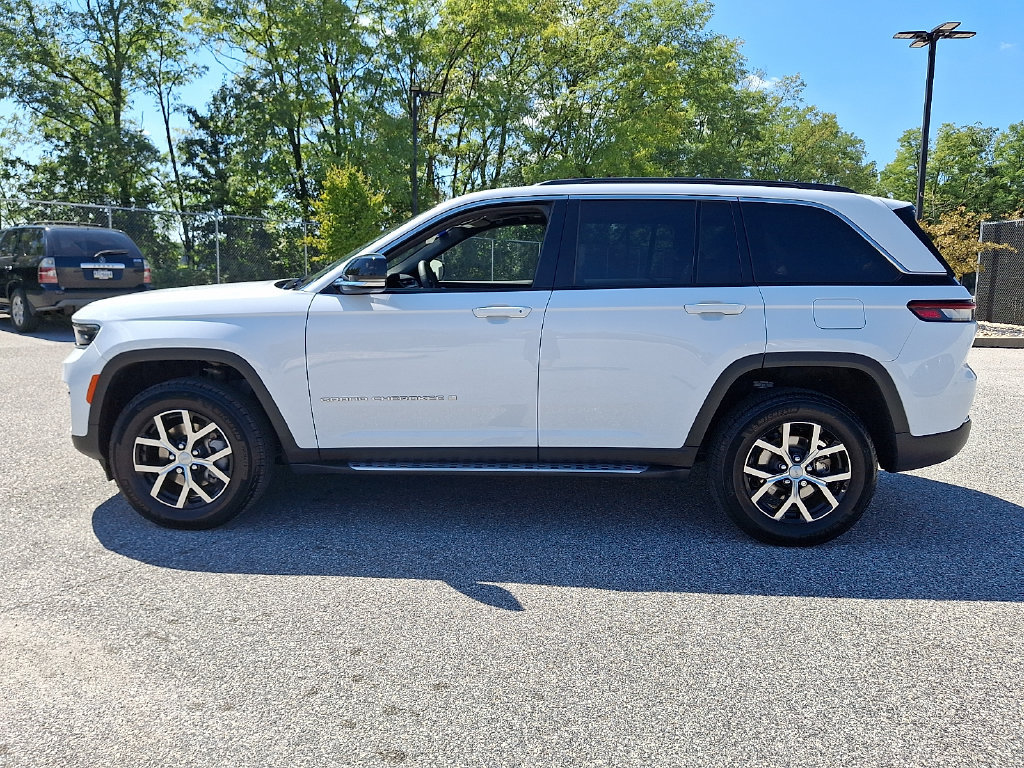 Used 2025 Jeep Grand Cherokee Limited AWD/4WD image 7