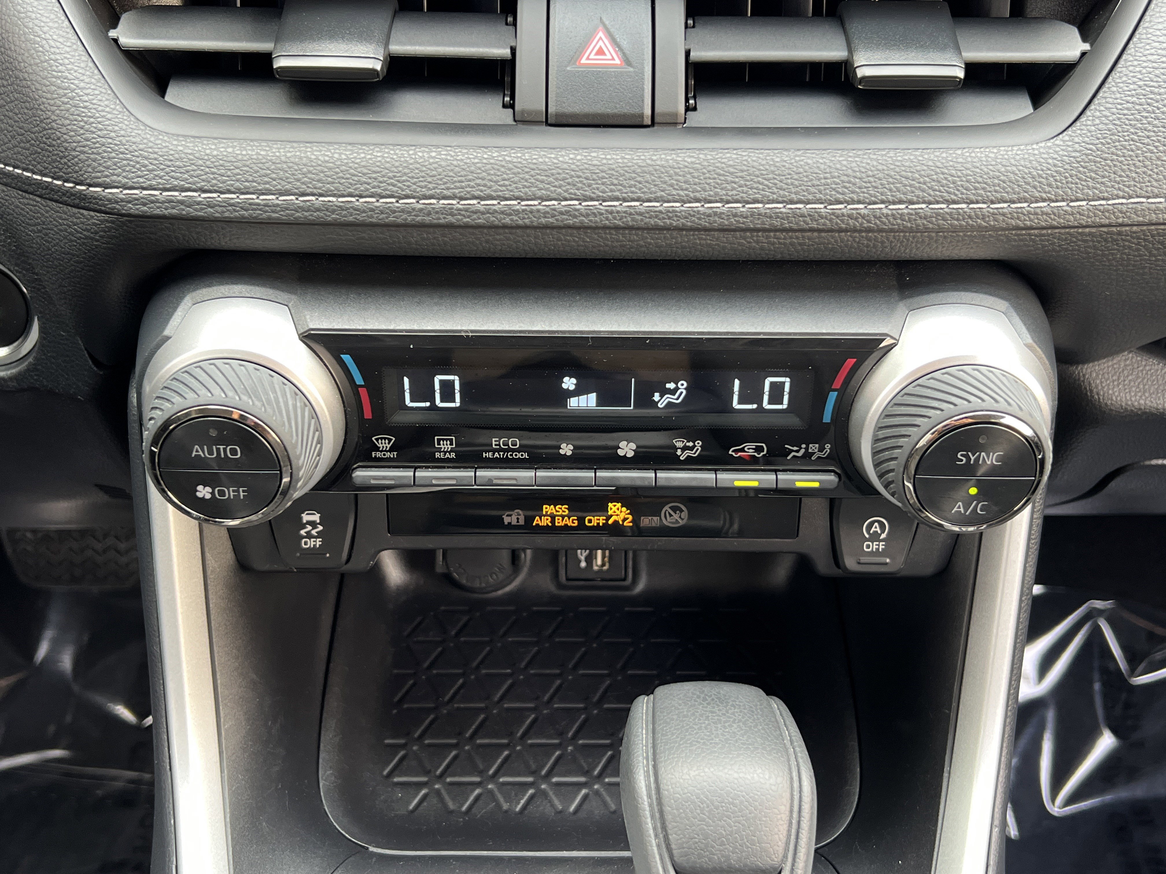 Used 2025 Toyota RAV4 XLE AWD/4WD image 29