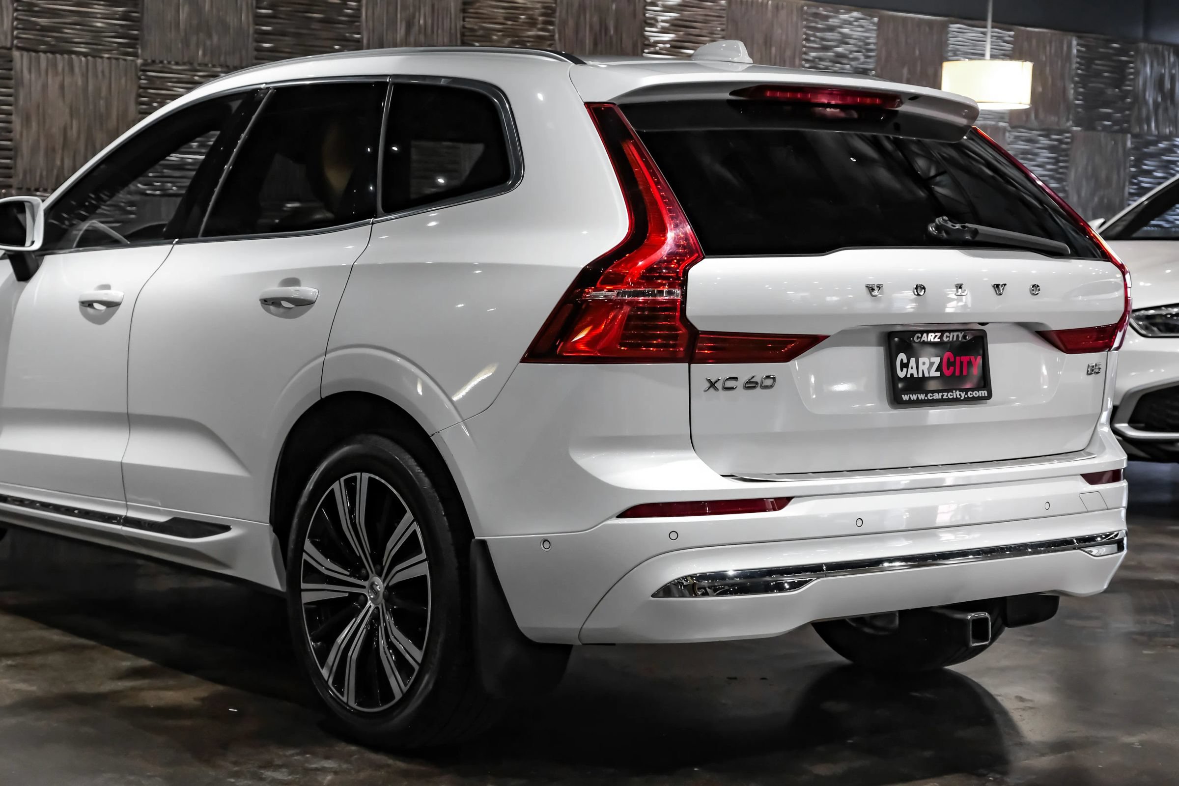 Used 2022 Volvo XC60 B5 Inscription w/ Advanced Package FWD image 13
