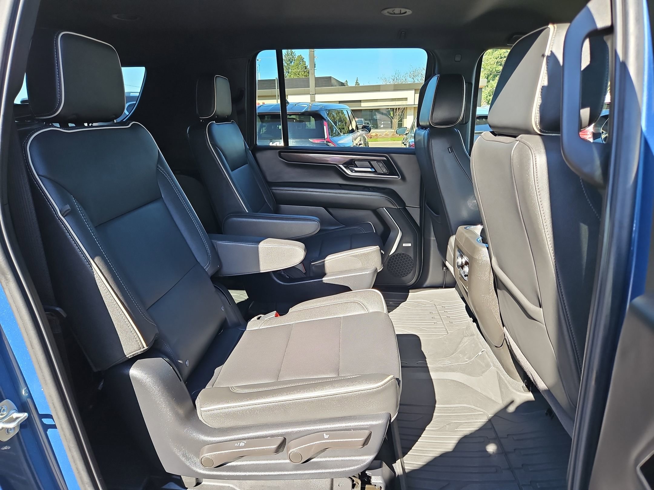 Used 2025 GMC Yukon XL Elevation w/ LPO, Floor Liner Package image 27