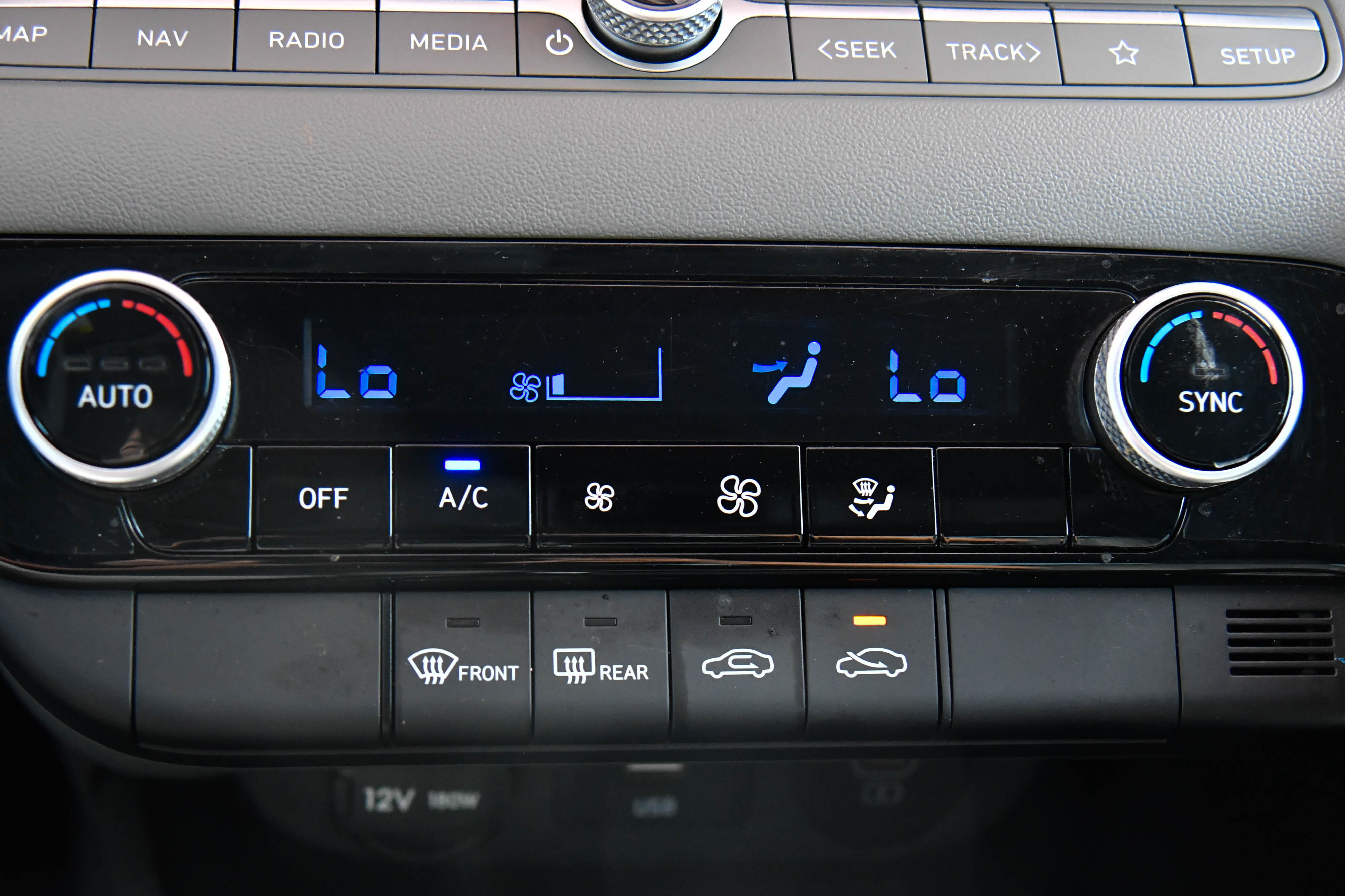 Used 2024 Hyundai Elantra SEL image 24
