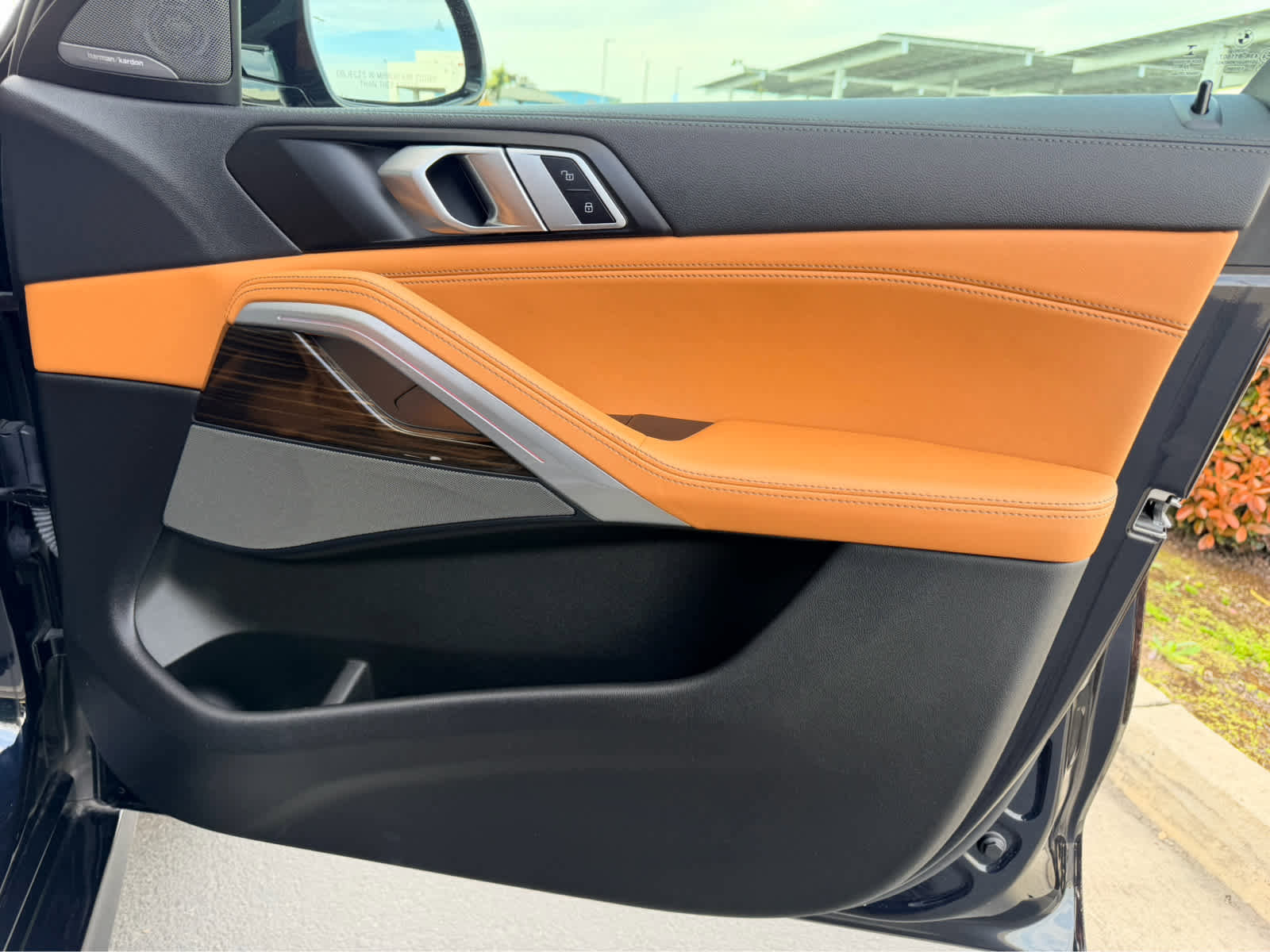 Used 2023 BMW X6 xDrive40i w/ M Sport Package image 22