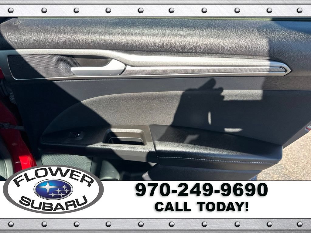 Used 2020 Ford Fusion SE FWD image 16