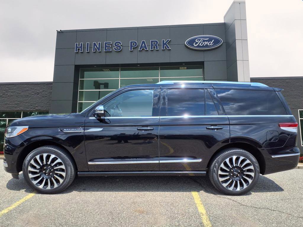 Used 2024 Lincoln Navigator Black Label image 4