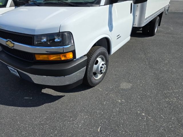 New 2024 Chevrolet Express 4500 w/ Power Convenience Package RWD image 4