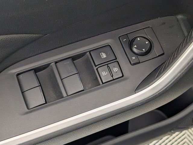 Used 2019 Toyota RAV4 LE image 11