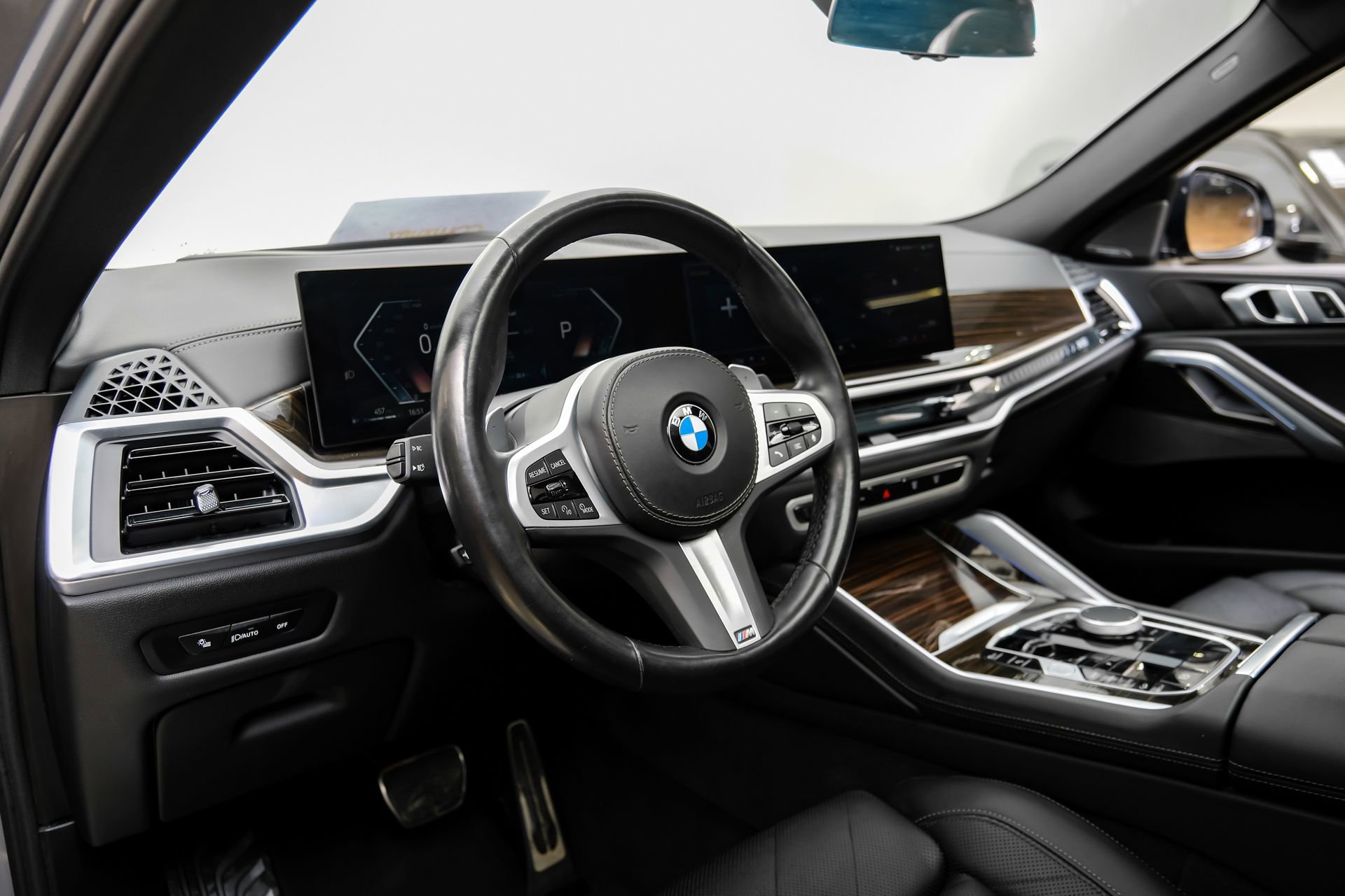 Used 2025 BMW X6 xDrive40i AWD/4WD image 3