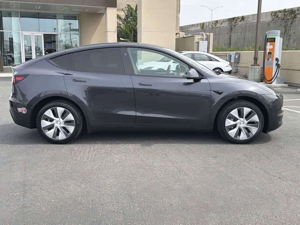 Used 2024 Tesla Model Y Long Range AWD/4WD image 7