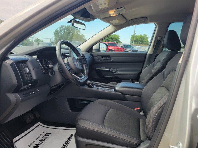 Used 2025 Nissan Pathfinder SV FWD image 22