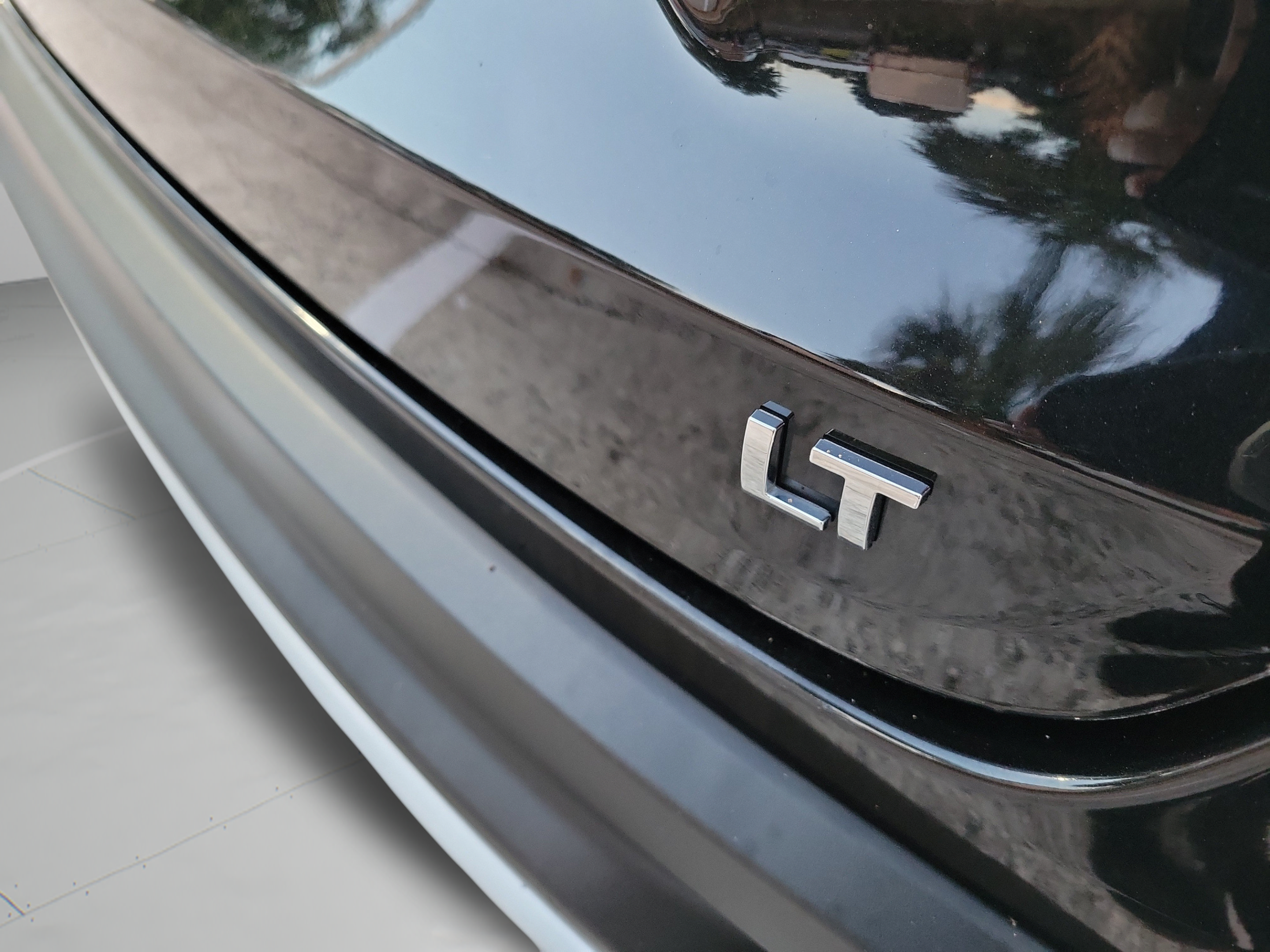 Used 2025 Chevrolet Trax LT FWD image 7