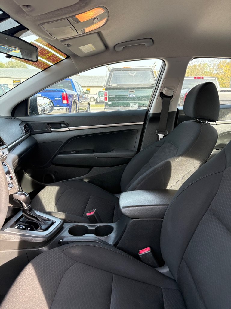 Used 2020 Hyundai Elantra SE w/ Cargo Package (C1) FWD image 9