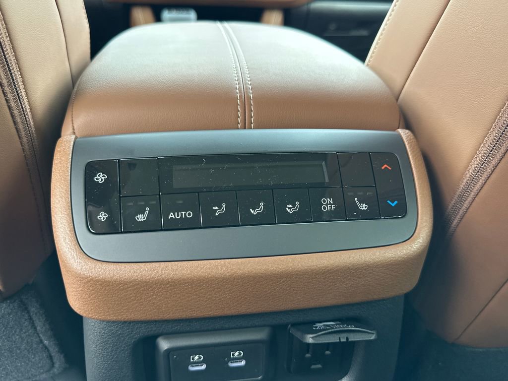 New 2026 Nissan Pathfinder Platinum AWD/4WD image 16