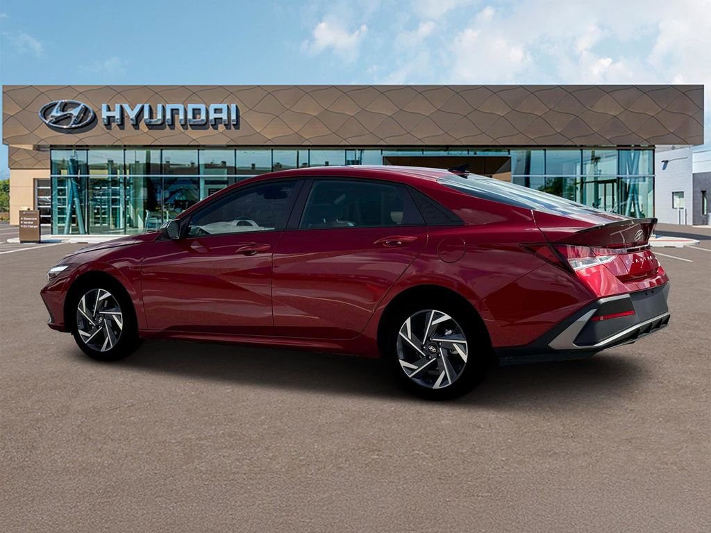 Certified 2025 Hyundai Elantra Sport FWD image 4