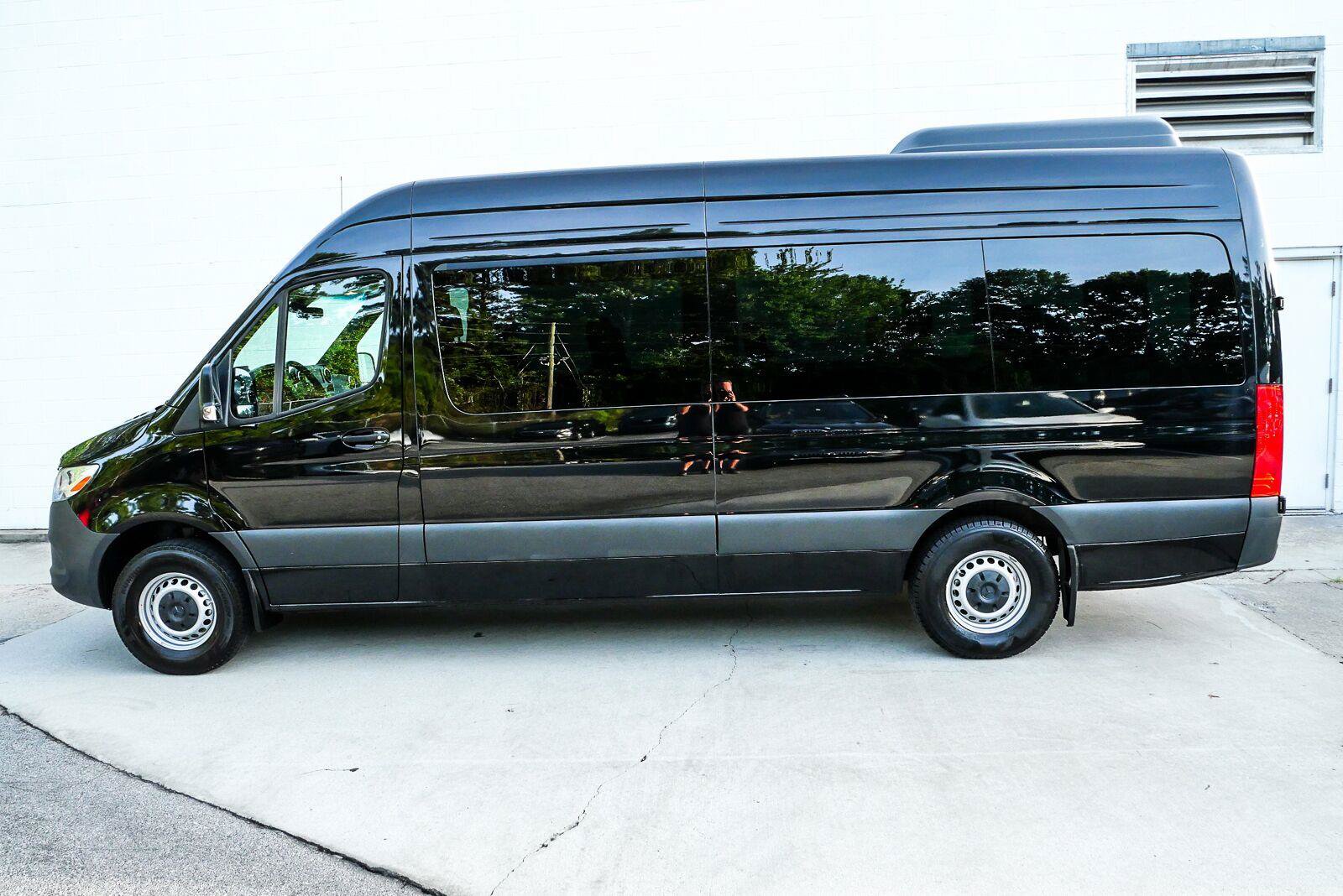 Used 2025 Mercedes-Benz Sprinter 2500 image 24