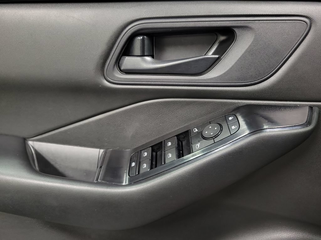 Used 2024 Nissan Rogue S AWD/4WD image 18