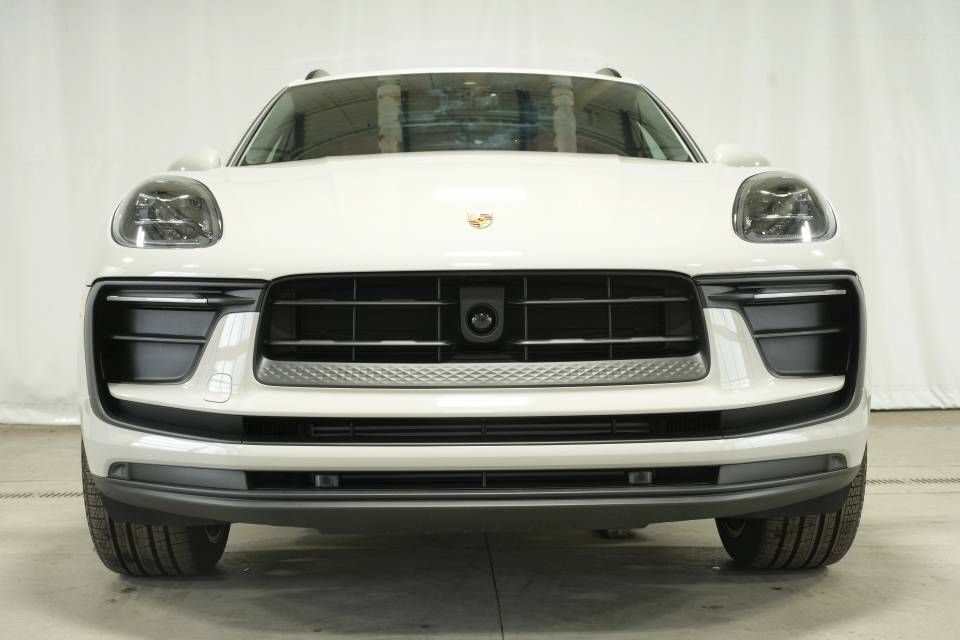New 2026 Porsche Macan AWD/4WD image 11