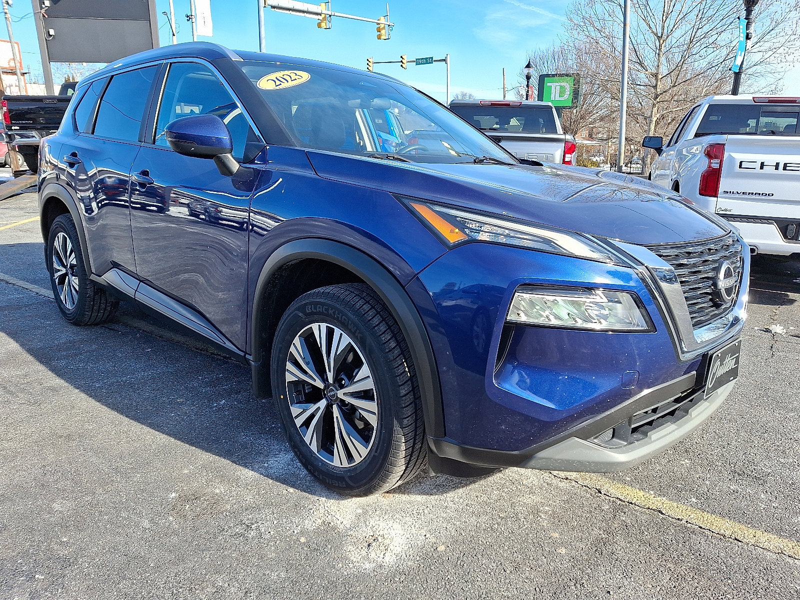 Used 2023 Nissan Rogue SV w/ SV Premium Package image 7