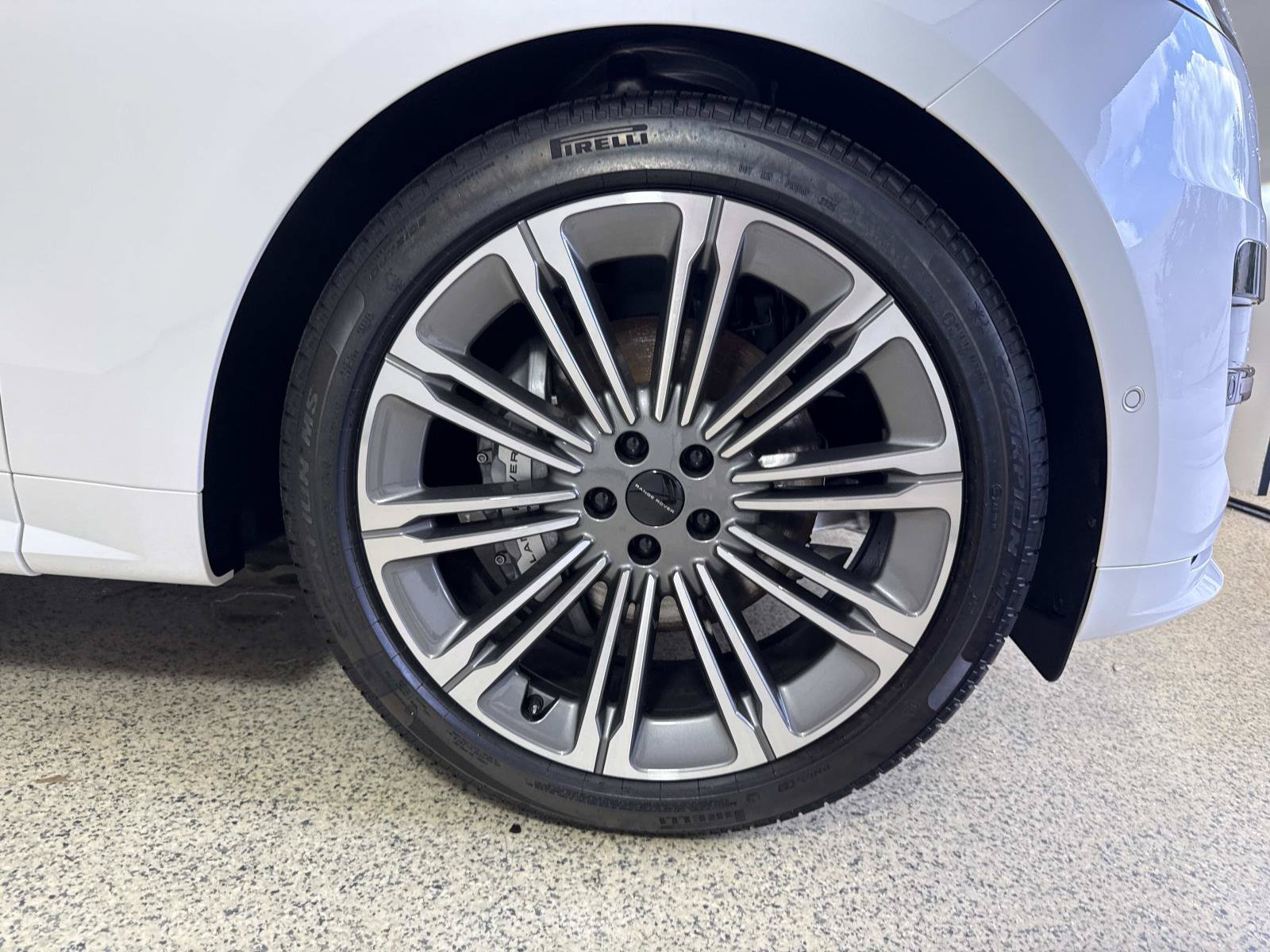 New 2026 Land Rover Range Rover Sport Dynamic SE AWD/4WD image 9