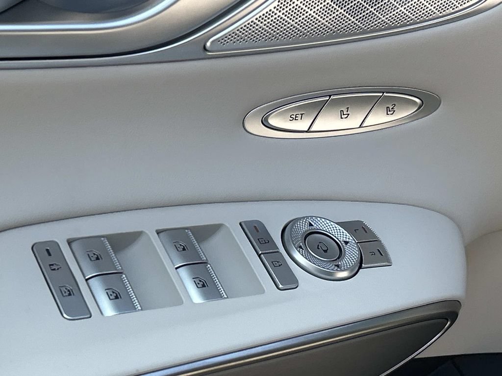 New 2027 Genesis GV70 2.5T Select AWD/4WD image 19