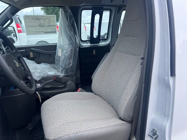 New 2025 Chevrolet Express 3500 Work Van w/ Driver Convenience Package image 4