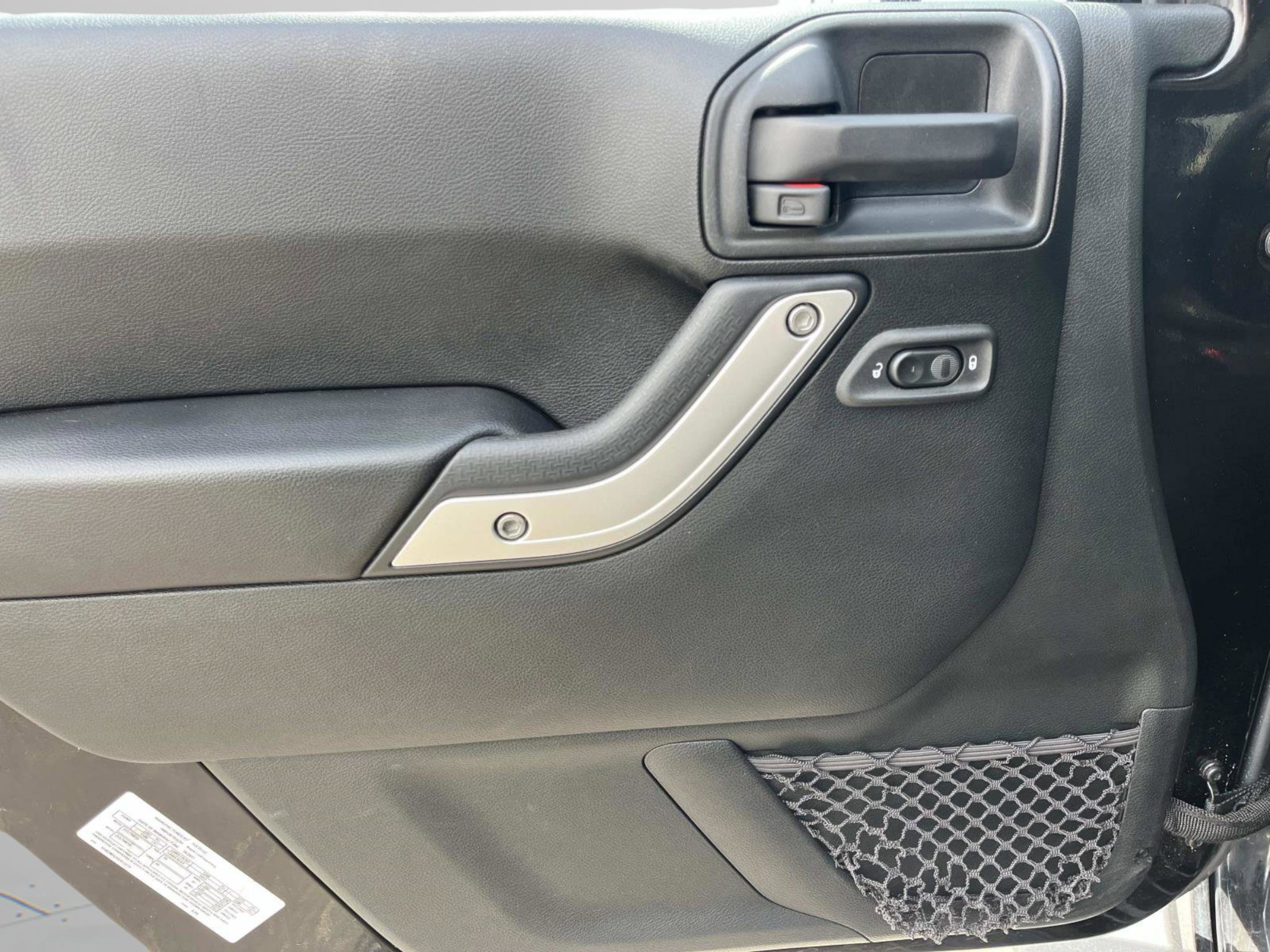 Used 2018 Jeep Wrangler Unlimited Sahara w/ Dual Top Group image 28