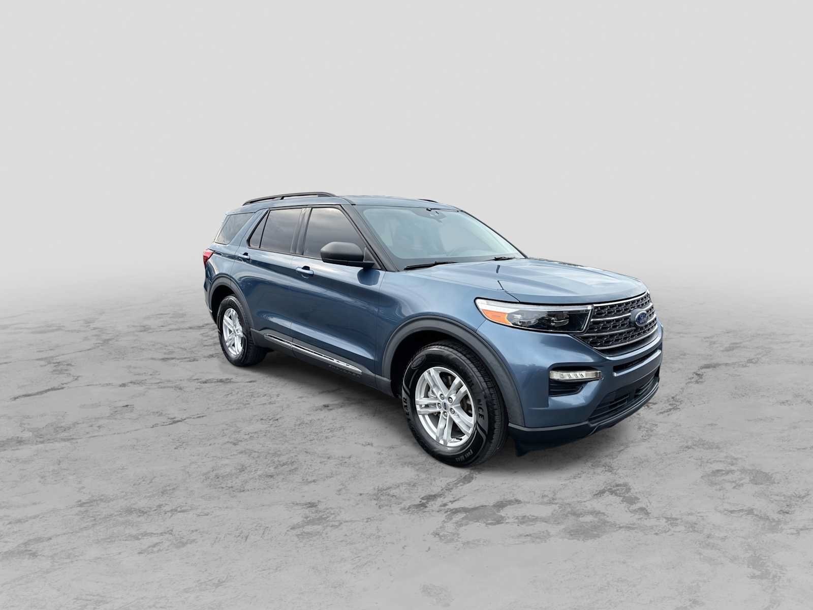 Used 2020 Ford Explorer XLT AWD/4WD image 2