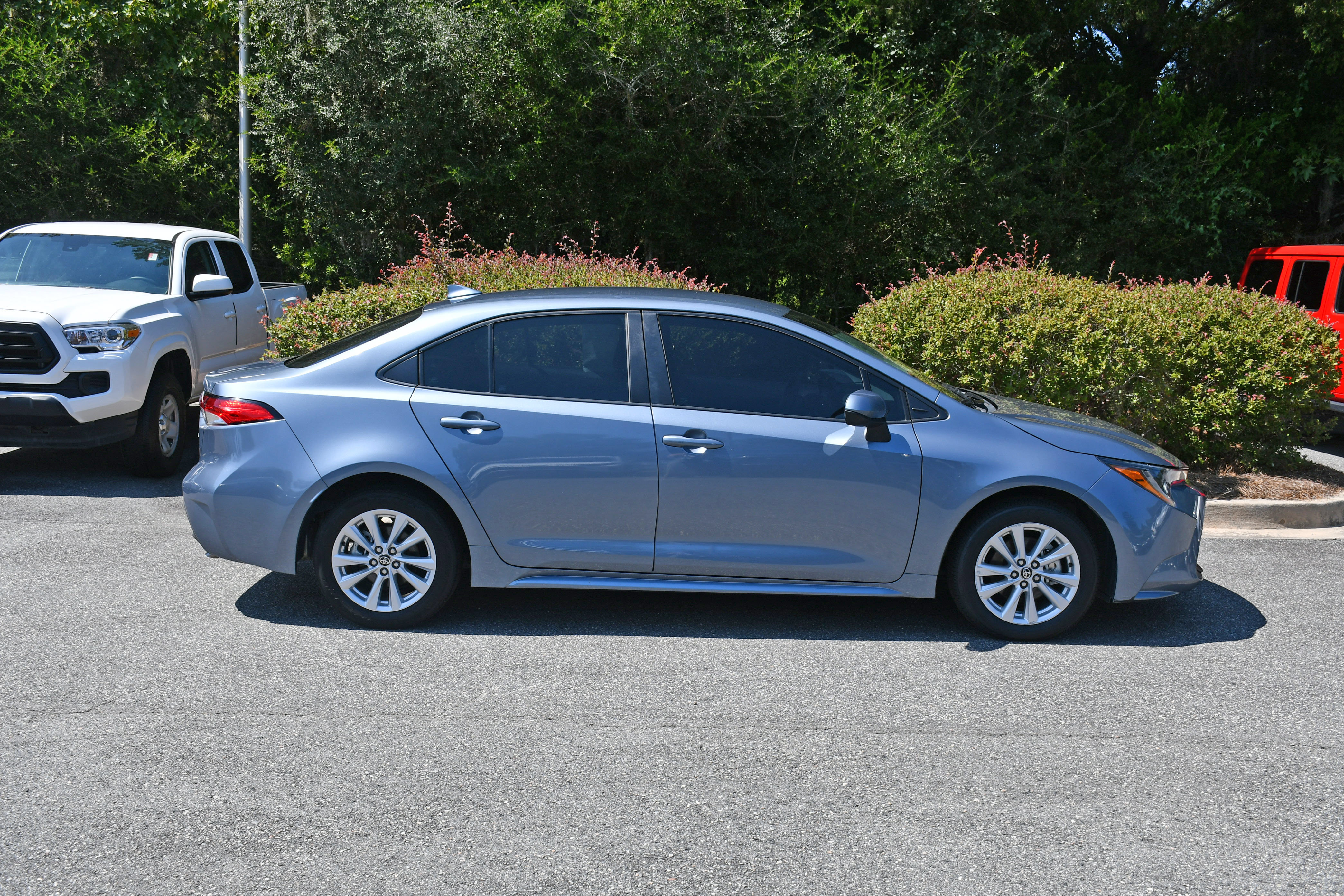 Used 2024 Toyota Corolla LE w/ LE Convenience Package FWD image 5